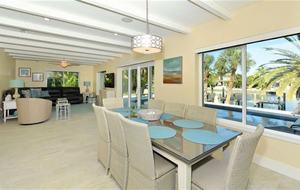 St. Armand's Canal-Front Paradise - Sarasota, Florida