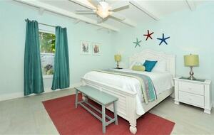 St. Armand's Canal-Front Paradise - Sarasota, Florida