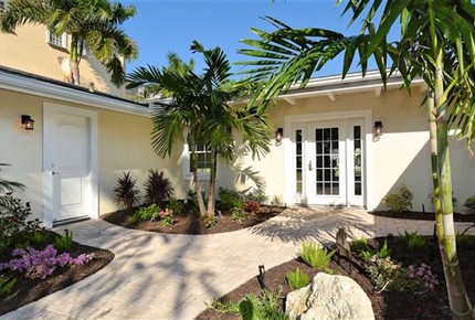 St. Armand's Canal-Front Paradise
