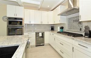 St. Armand's Canal-Front Paradise - Sarasota, Florida