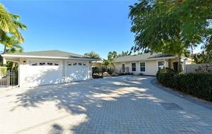 St. Armand's Canal-Front Paradise - Sarasota, Florida