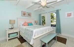 St. Armand's Canal-Front Paradise - Sarasota, Florida