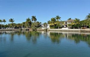 St. Armand's Canal-Front Paradise - Sarasota, Florida