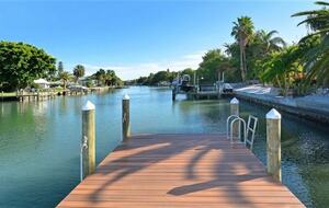 St. Armand's Canal-Front Paradise - Sarasota, Florida