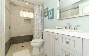 St. Armand's Canal-Front Paradise - Sarasota, Florida