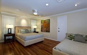 Ocean Beachfront Banyan Tree Beach House - Honolulu, Oahu, Hawaii