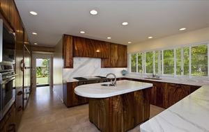 Ocean Beachfront Banyan Tree Beach House - Honolulu, Oahu, Hawaii