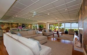 Ocean Beachfront Banyan Tree Beach House - Honolulu, Oahu, Hawaii