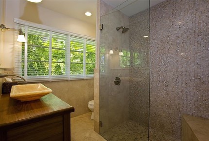 Ocean Beachfront Banyan Tree Beach House - Honolulu, Hawaii