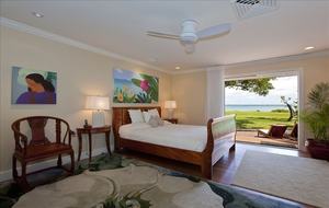 Ocean Beachfront Banyan Tree Beach House - Honolulu, Oahu, Hawaii