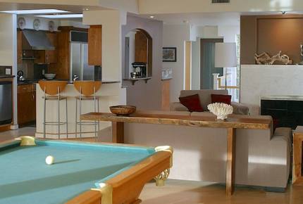 The Pool House on the Strand - Hermosa Beach, California