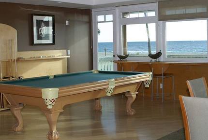 The Pool House on the Strand - Hermosa Beach, California