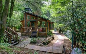Creek Front Mountain Retreat - Hayesville, North Carolina