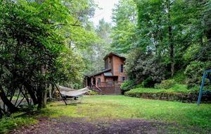 Creek Front Mountain Retreat - Hayesville, North Carolina