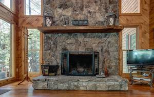 Creek Front Mountain Retreat - Hayesville, North Carolina