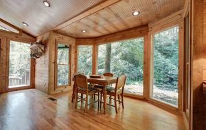 Creek Front Mountain Retreat - Hayesville, North Carolina