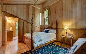 Creek Front Mountain Retreat - Hayesville, North Carolina