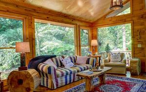 Creek Front Mountain Retreat - Hayesville, North Carolina