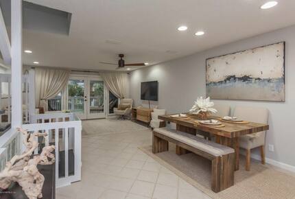Contemporary Beach House Close to the Beach - Neptune Beach, Florida