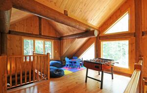 Huge forested riverfront property. 3 minutes to skiing. - Mont Tremblant, Canada