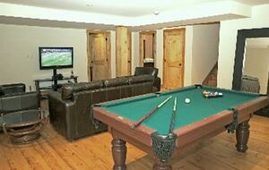 Huge forested riverfront property. 3 minutes to skiing. - Mont Tremblant, Canada