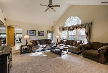 Gorgeous Home Nestled in the Pines of the Country Club - Flagstaff, Arizona
