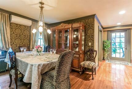 Madison Connecticut Estate - Walking Distance to the Shore! - Madison, Connecticut