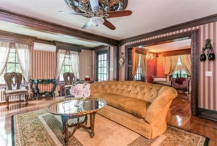 Madison Connecticut Estate - Walking Distance to the Shore! - Madison, Connecticut