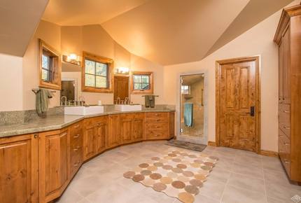 Luxe Vail Estate - High Point - Vail, Colorado