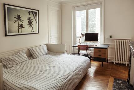 Elegant 5-bedroom Apartment by Luxembourg Gardens - Paris, France