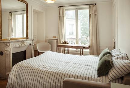 Elegant 5-bedroom Apartment by Luxembourg Gardens - Paris, France