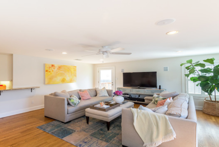 Austin Remodeled Charmer Close to Downtown and UT! Sleeps 10 - Austin, Texas