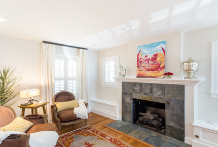 Austin Remodeled Charmer Close to Downtown and UT! Sleeps 10 - Austin, Texas