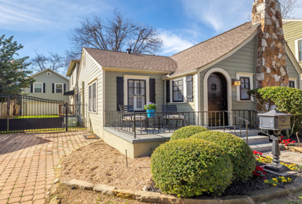 Austin Remodeled Charmer Close to Downtown and UT! Sleeps 10 - Austin, Texas