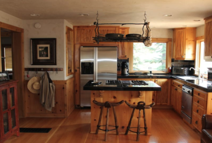 North Lake Tahoe Roost with private majestic view, hot tub and dock