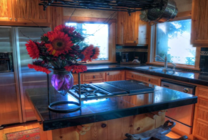 North Lake Tahoe Roost with private majestic view, hot tub and dock
