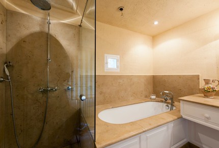 A Suite at Chateau Alizes