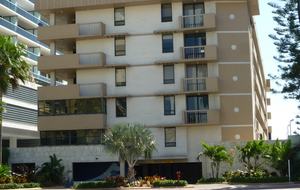 Miami Beach, Mid-Beach Large 2BR Beach Front on Collins Ave. - Comfortably Sleeps 4-6 - Miami Beach, Florida