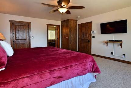 Howling Wolf Lodge - Big Bear, California