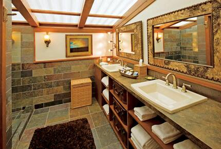 CURATED GLAMPING THE NIGHT AWAY - Montana Moonlight Tented Safari, Montana