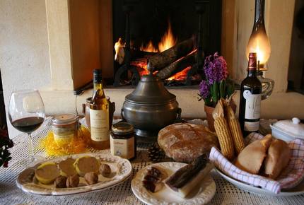 CURATED WINE ROUTES - Sipping the Bordeaux & Dordogne, France