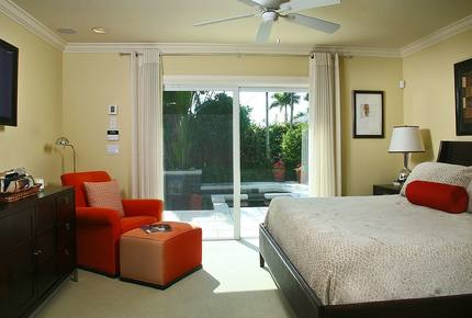 Quiet Luxury - Naples, Florida