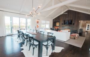 The dining area with views of the north vineyards.