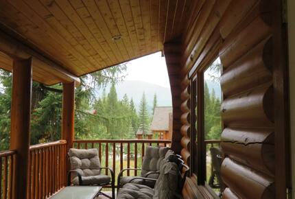 Luxury Log Cabin in the Mountains of British Columbia