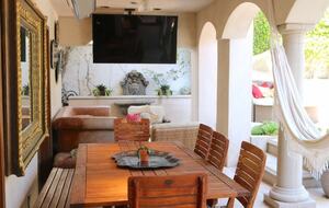 Little French Chateau in Santa Monica - Santa Monica, California