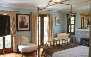 Little French Chateau in Santa Monica - Santa Monica, California