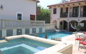 Little French Chateau in Santa Monica - Santa Monica, California