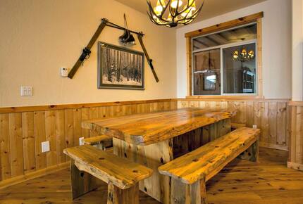 Schweitzer Mountain Ski-In/Ski-Out Chalet - Sandpoint, Idaho