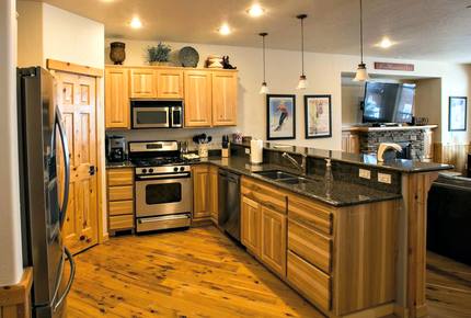 Schweitzer Mountain Ski-In/Ski-Out Chalet - Sandpoint, Idaho