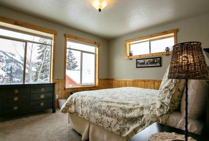 Schweitzer Mountain Ski-In/Ski-Out Chalet - Sandpoint, Idaho